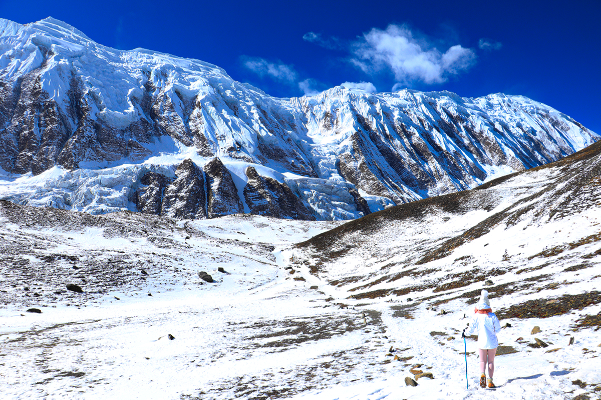 Snowfall during the Tilicho Lake Trail